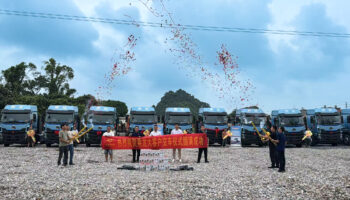 玉柴物流集團(tuán)玉柴機(jī)電玉林公司交付20輛乘龍牽引重載新能源車,助力客戶開(kāi)啟綠色運(yùn)輸新篇章